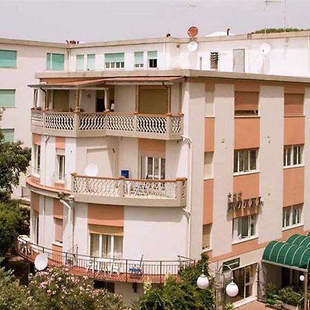 Hotel Ausonia Follonica Esterno foto