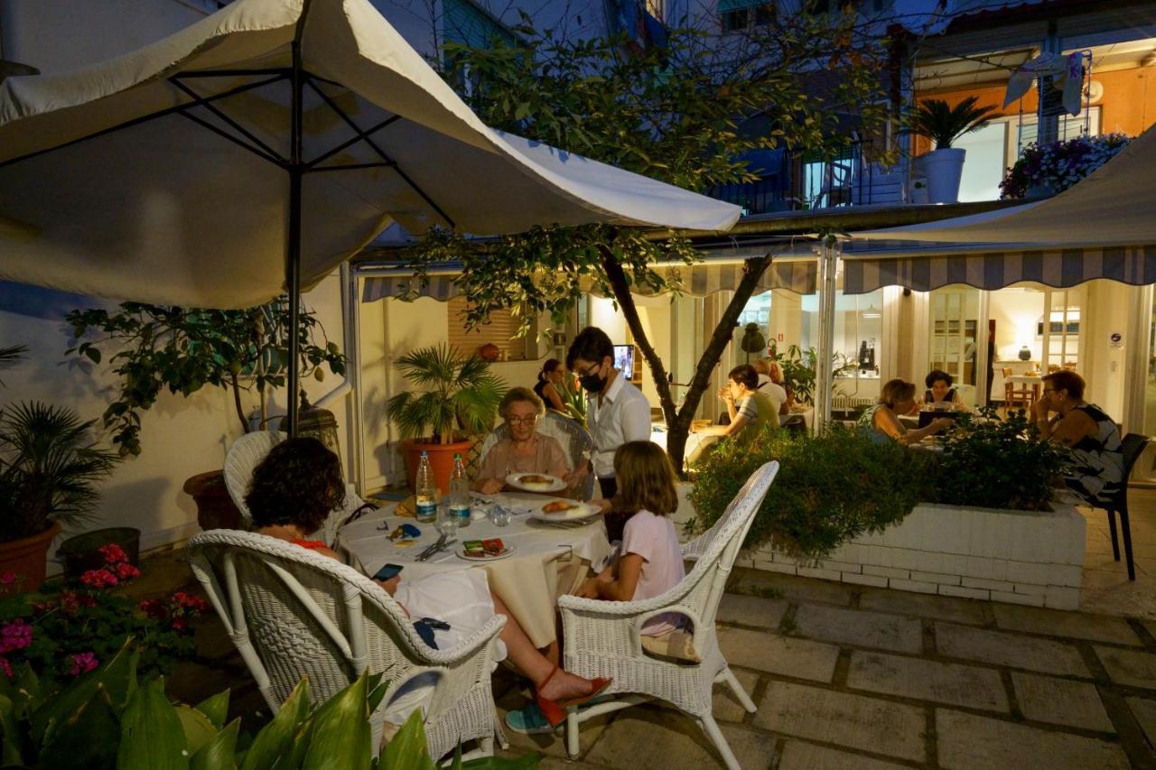 Hotel Ausonia Follonica Esterno foto