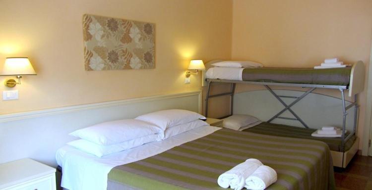 Hotel Ausonia Follonica Esterno foto