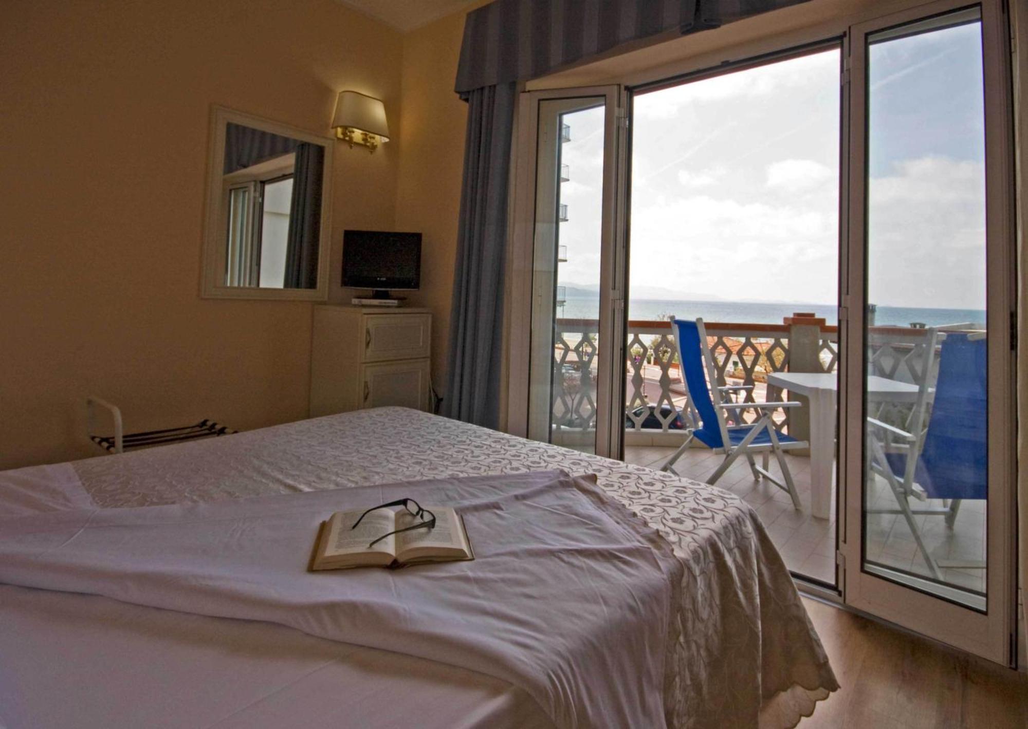 Hotel Ausonia Follonica Esterno foto