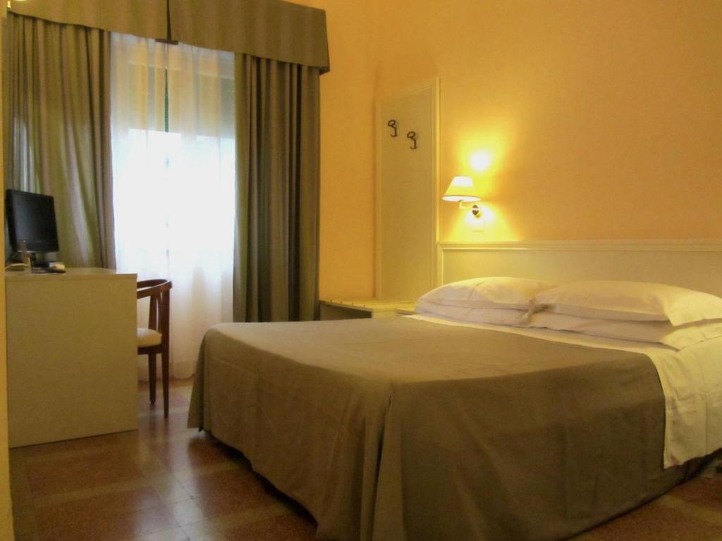 Hotel Ausonia Follonica Camera foto