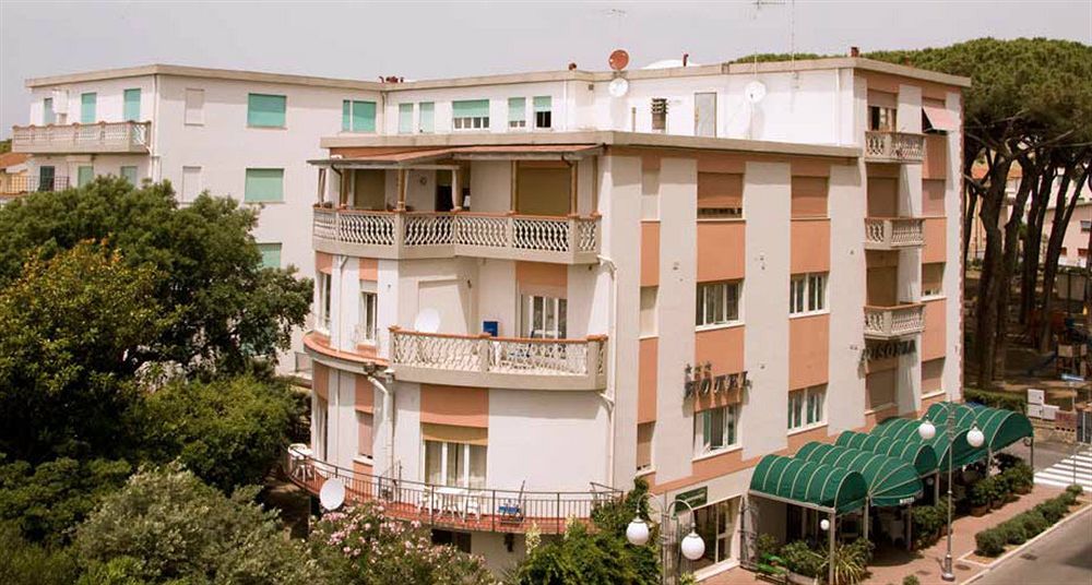Hotel Ausonia Follonica Esterno foto